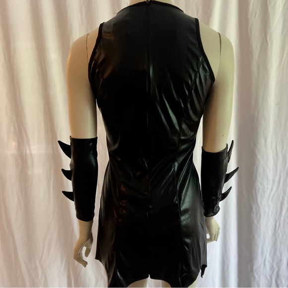 Batgirl costume! Great quality. Mask was repaired but looks good. Size S. - Picture 10 of 12